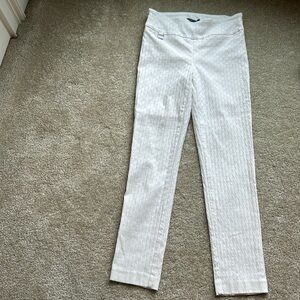 Lissette- Montreal, skinny white pants